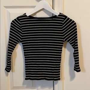 Black and white 3/4 sleeve top